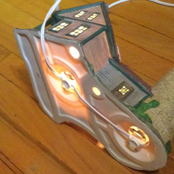 Vintage Santa’s Workbench Cape Christina Lighthouse - Picture 3 of 8